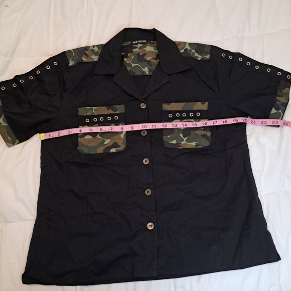 Dead Threads Womens XL Shirt Goth Black Camouflage Button Down Short Sleeve - Picture 8 of 13
